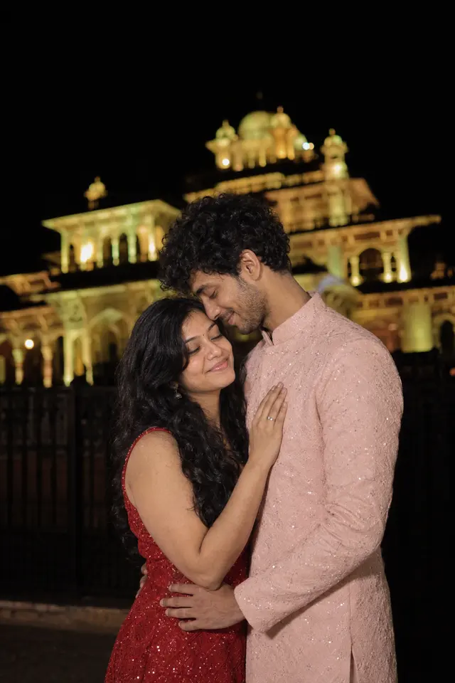 Embrace by the lights: a couple photographed at Albert Hall, Jaipur