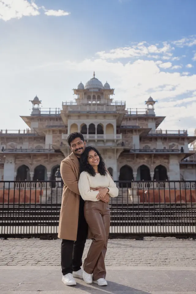 Wrapped up at Albert Hall: a couple photographed at Albert Hall, Jaipur