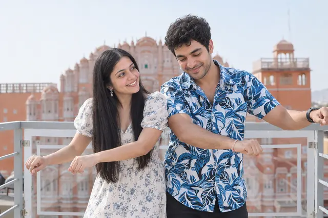 Dancing across from Hawa Mahal: a couple photographed at Hawa Mahal, Jaipur