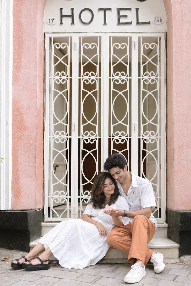 Laughing on the hotel steps: a couple photographed at Ballard Estate, Mumbai